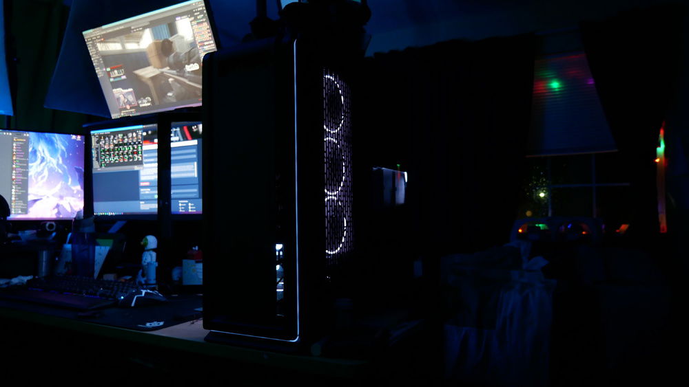 A view of the LED bar that runs from the bottom to the top. It then runs all the way to back of the top panel. Really nicely done.