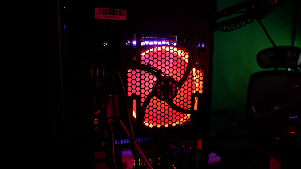 For those who wonder about the light output from the Phanteks Digital Halos Lux from the opposite side of the fan.