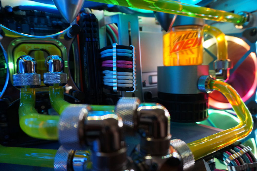 Clear view of the radiator with the Mountain Dew reservoir