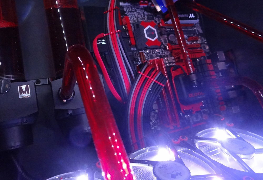Those InWin fans glow nicely to show the hardware