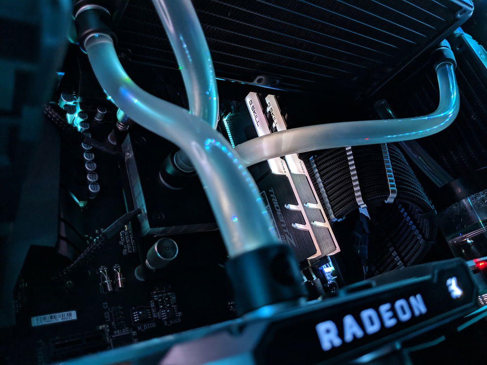 Hose bends highlighting G.Skill ram.