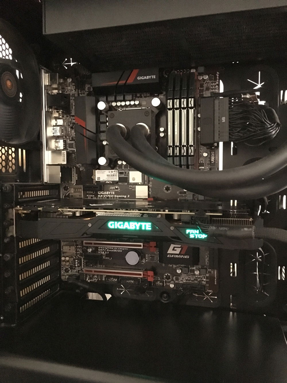 showing a picture of the guts of the build.