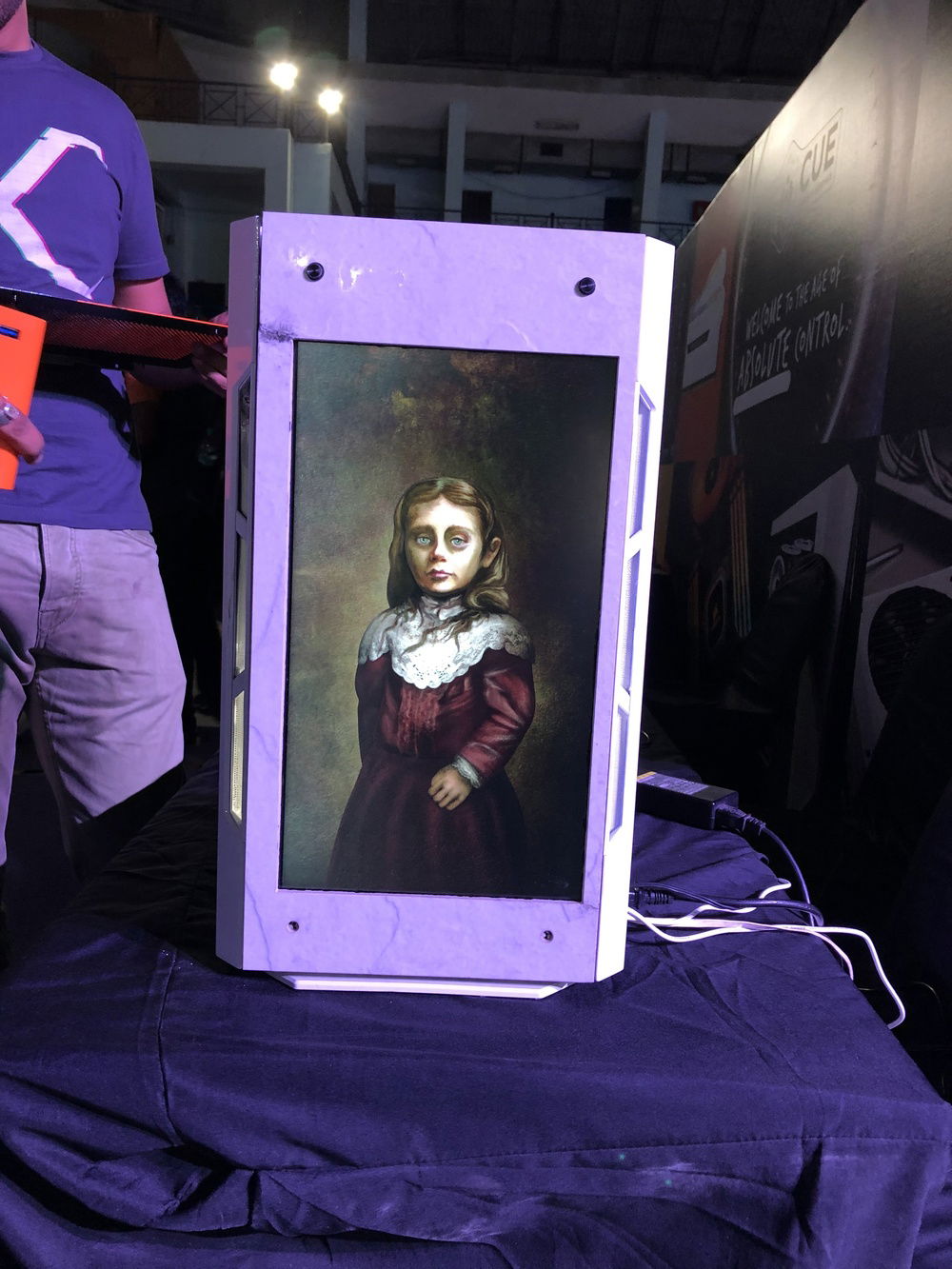 This side panel is react horror when move toward the case