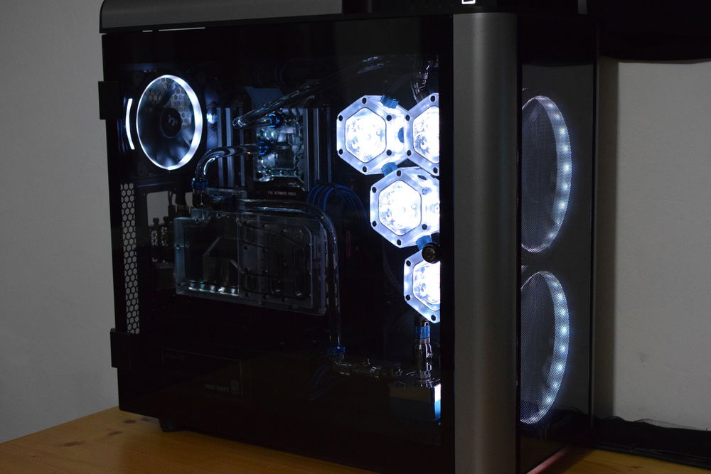 Royal Blue by Bitspower & Seelenwolf