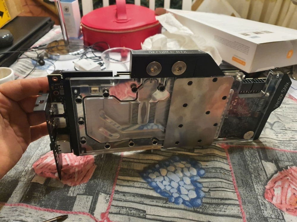 The Sexy EKWB block is mounted :D