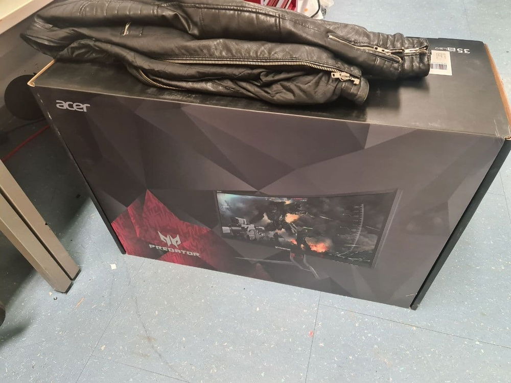 New replacement monitor is finally here (Recived it as replacement to my old LG monitor where RMA was taking over 2 months...)