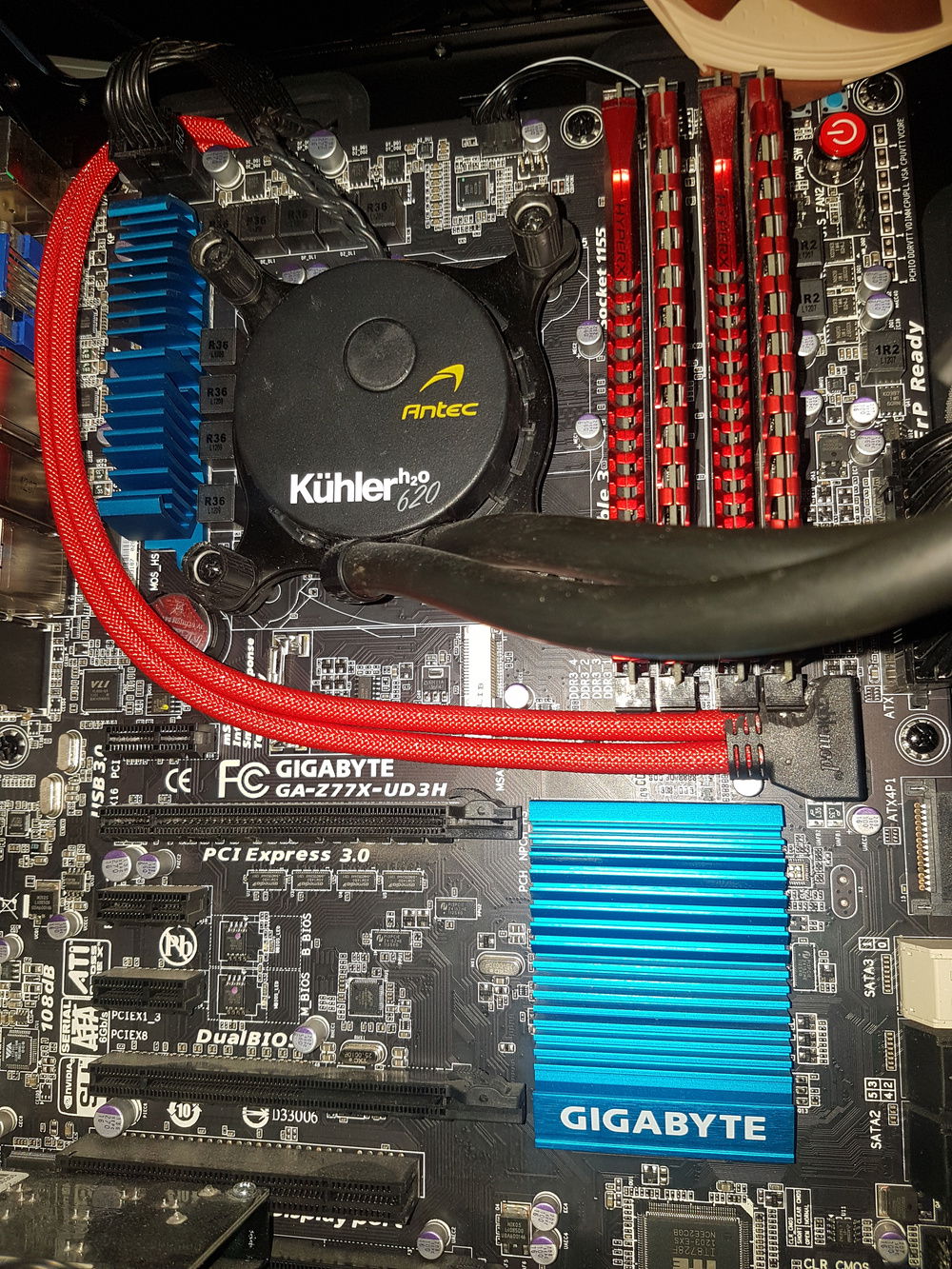 03/2018: Older configuration (replaced motherboard and cooler in 11/2018), picture shows routing of the CableMod ModMesh USB3 extension