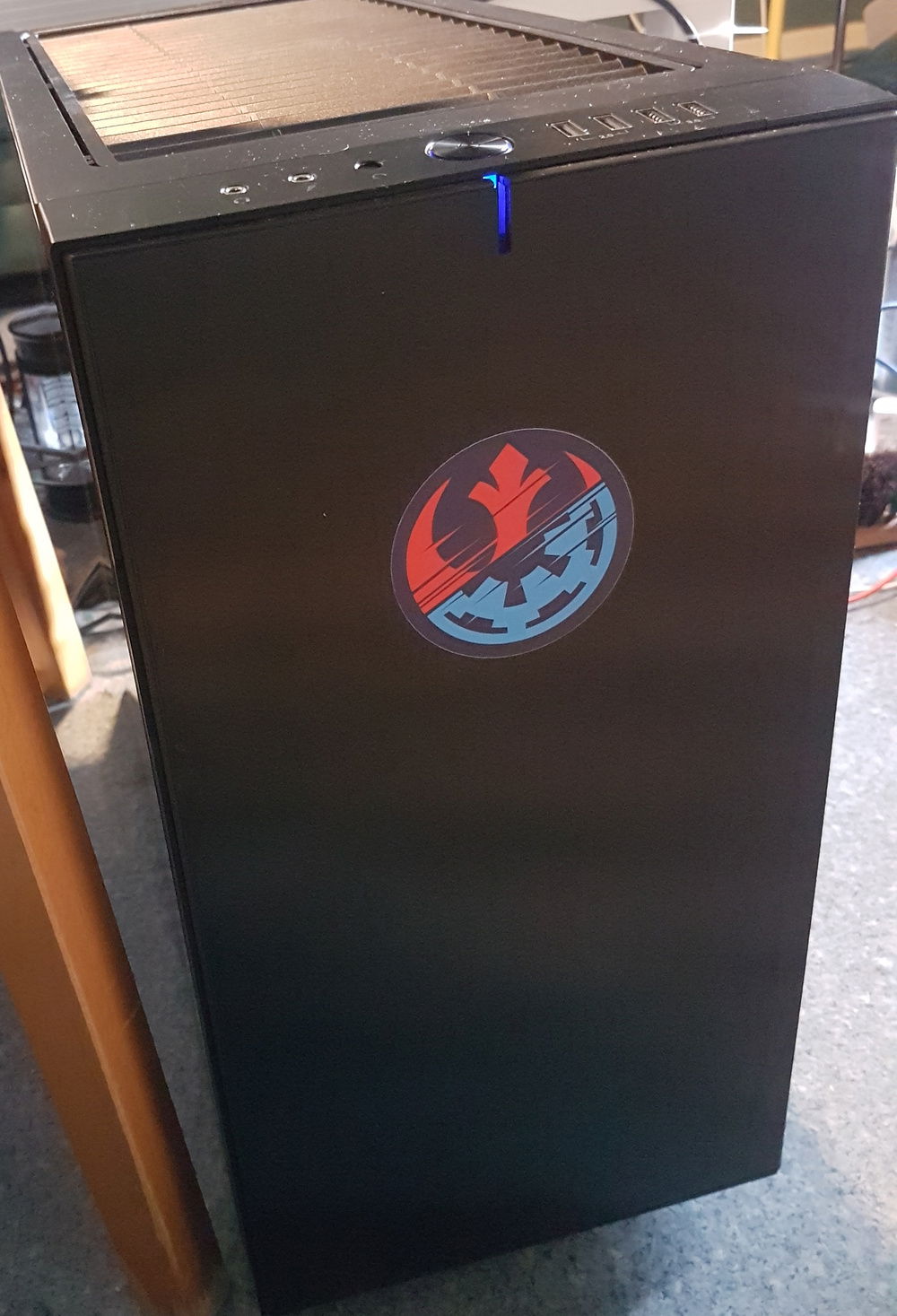 03/2018: First sticker on the case, hence the name of the system "Balance of the Force", this will be the only sticker on the front