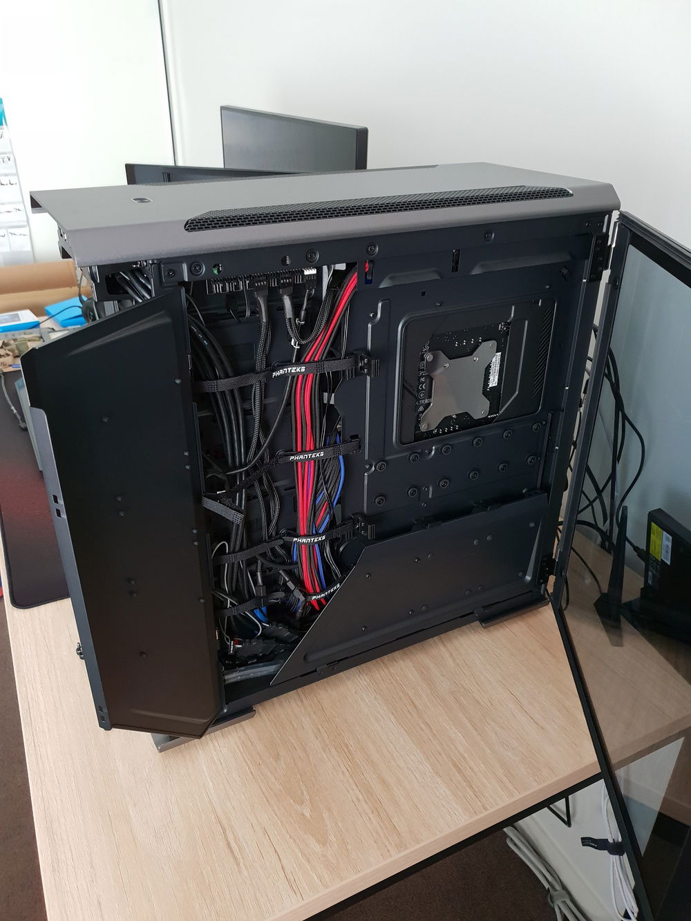 Cable management is awesome in this case