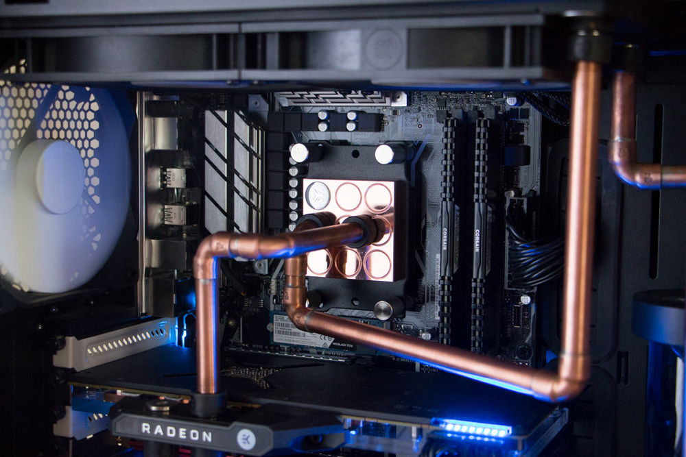 The copper top block must have been one of the last ones EKWB had in stock as it vanished from the site shortly after I bought it. I believe this design reached its end of life. I think it's a shame that they haven't introduced a new block with copper finish.