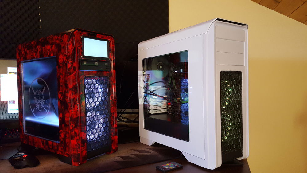 Modded case next to normal Flacon case