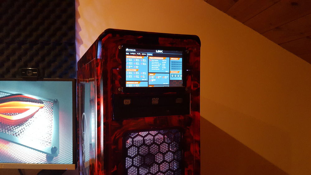 Touchscreen running Corsair link
