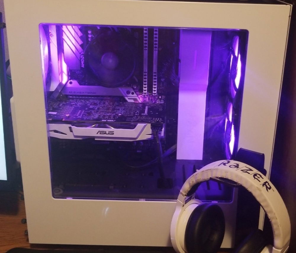 An up close of the PC and some beat up Razer Kraken Pros.