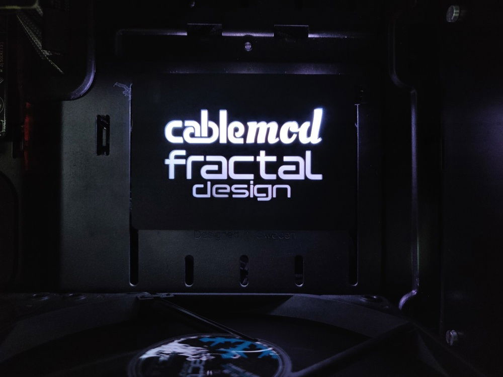 A custom SSD cover to thank CableMod and Fractal Design for there support on this build!