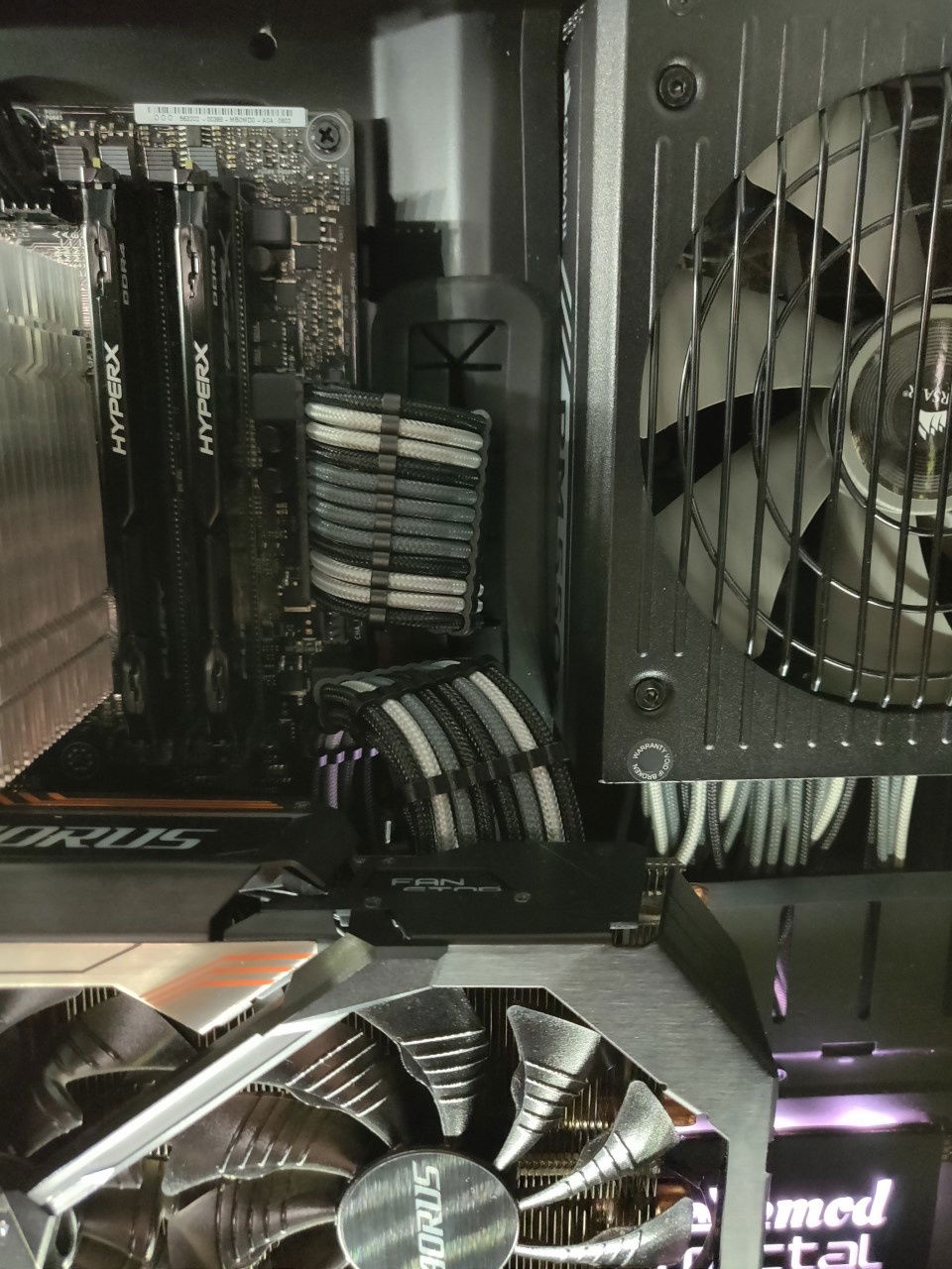 Some awesome CableMod PRO Series cables to finish of the build.