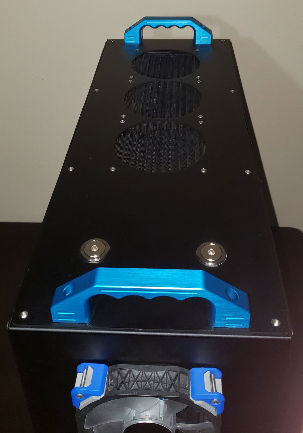 EK fillports and PE 360 Radiator. MNPCtech handles blue anodized locally.