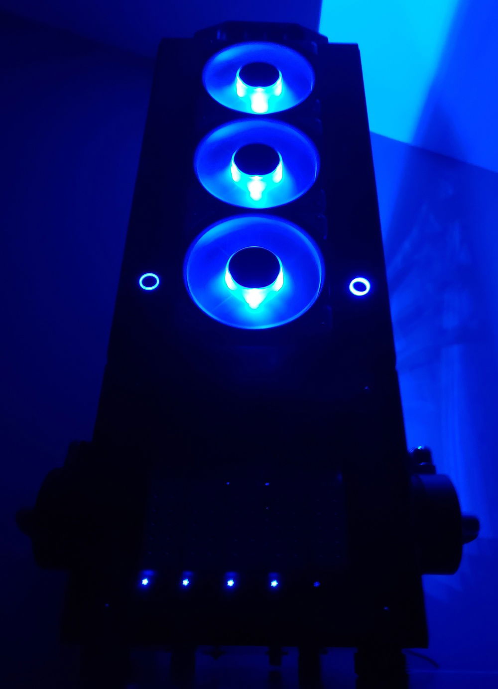 Corsair ML120 Pro Blue 360 intake.