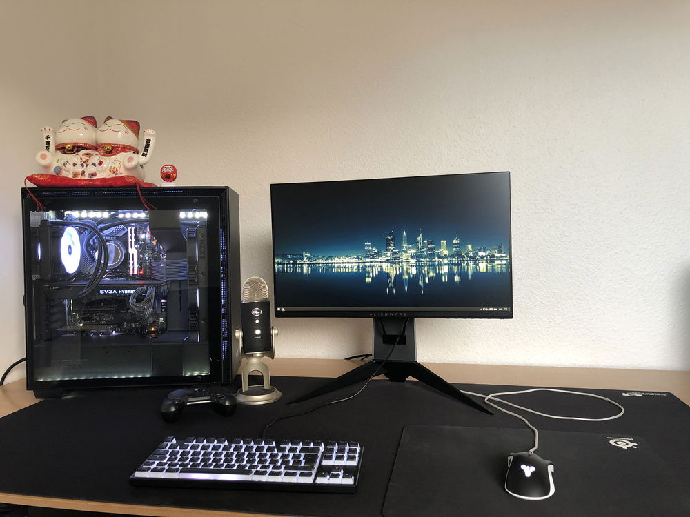 Entire desk