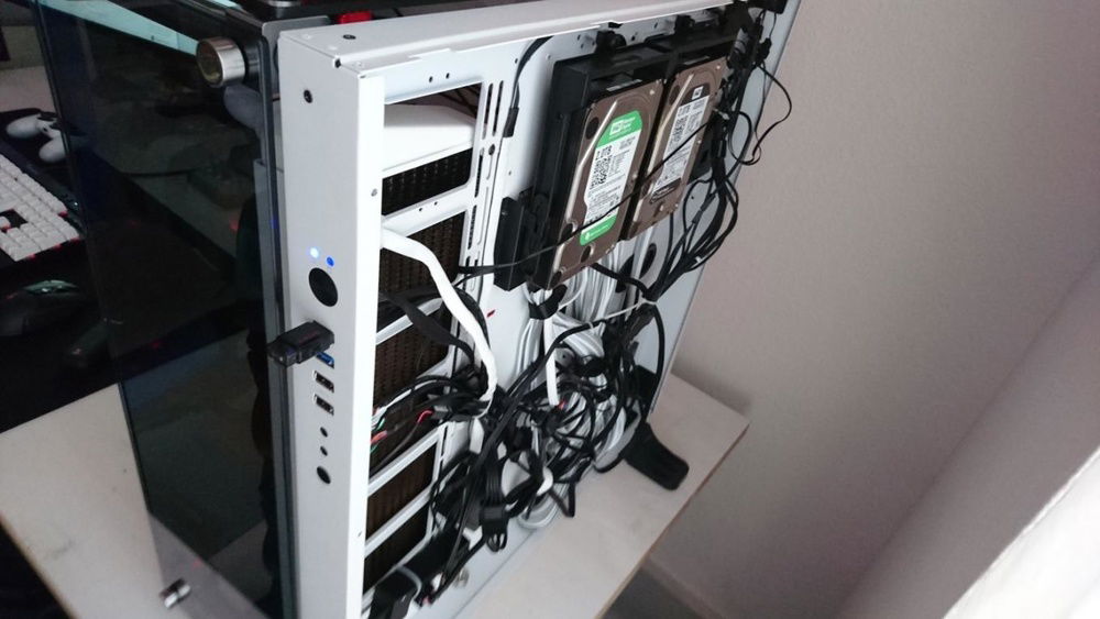 Cable management in the back.