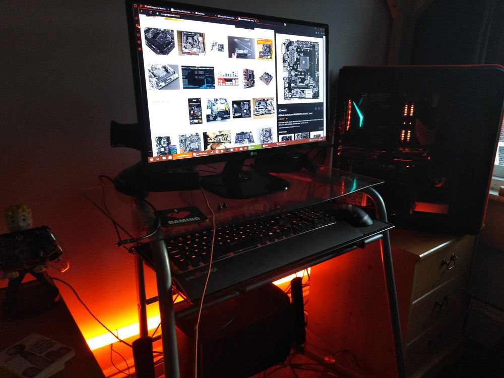 New layout for desk n'shuch.