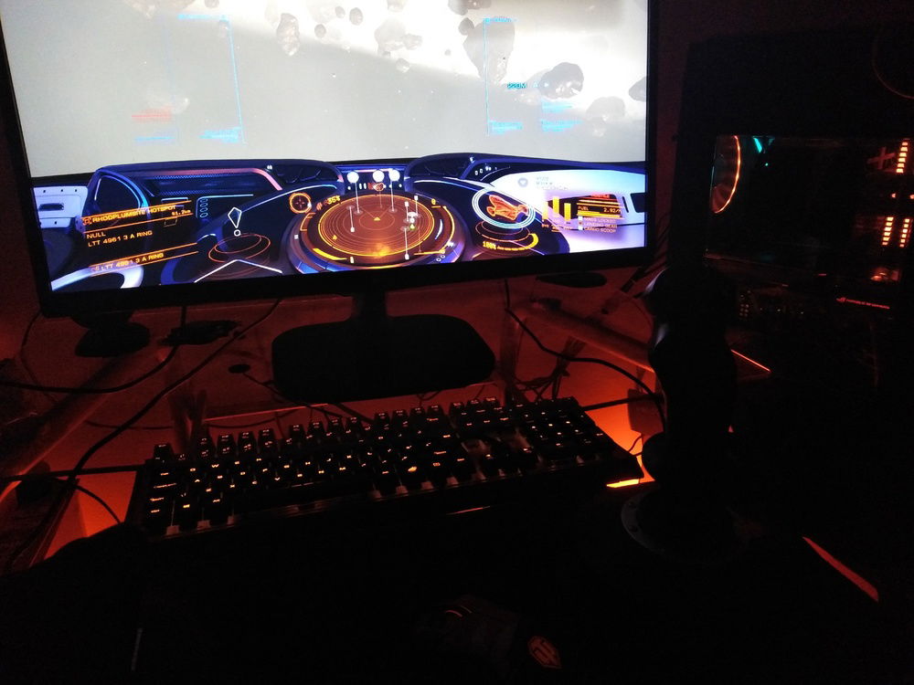 E:D colour scheme matches PC.