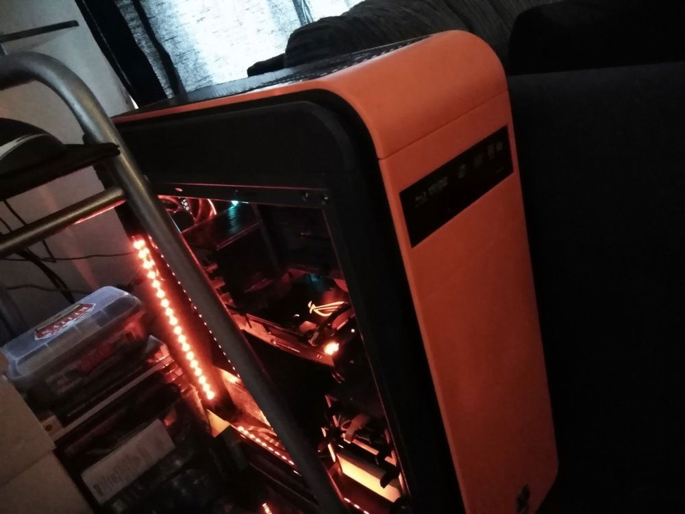 The PC with the side panel off you can see the rear fan isn't spinning because it was rubbing so i unplugged it