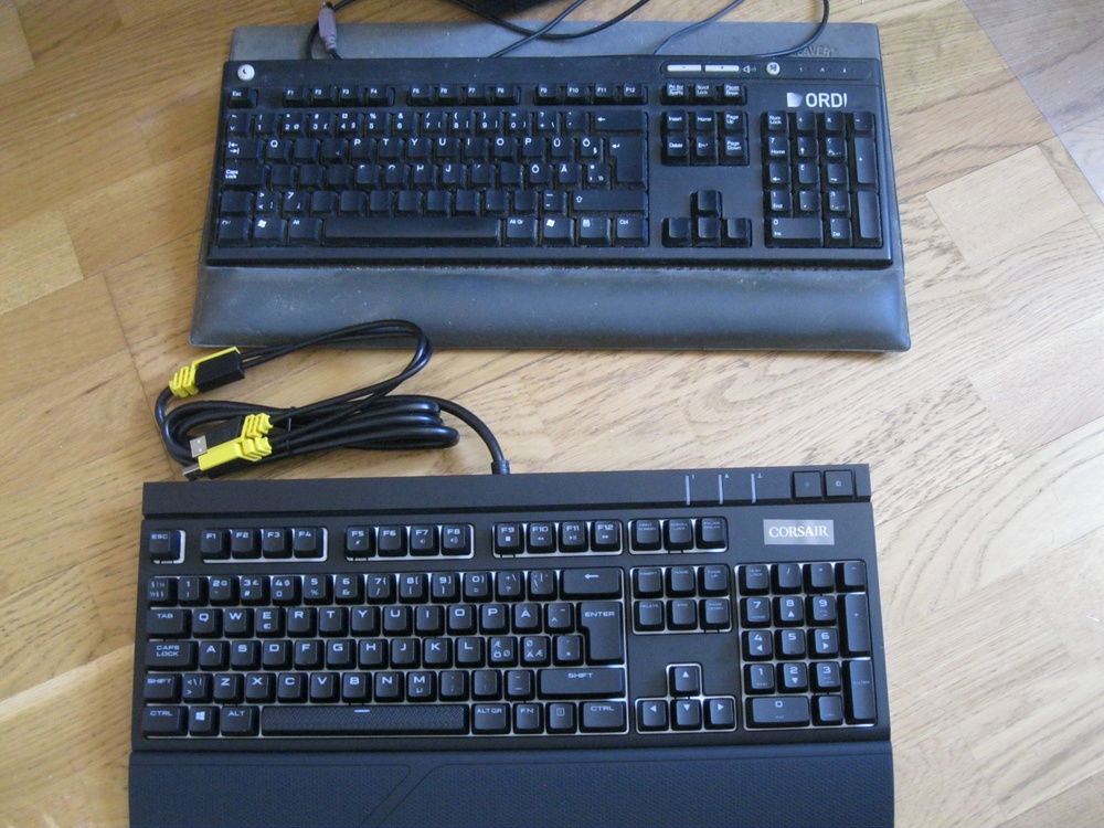 New USB KB alongside old PS/2 KB.