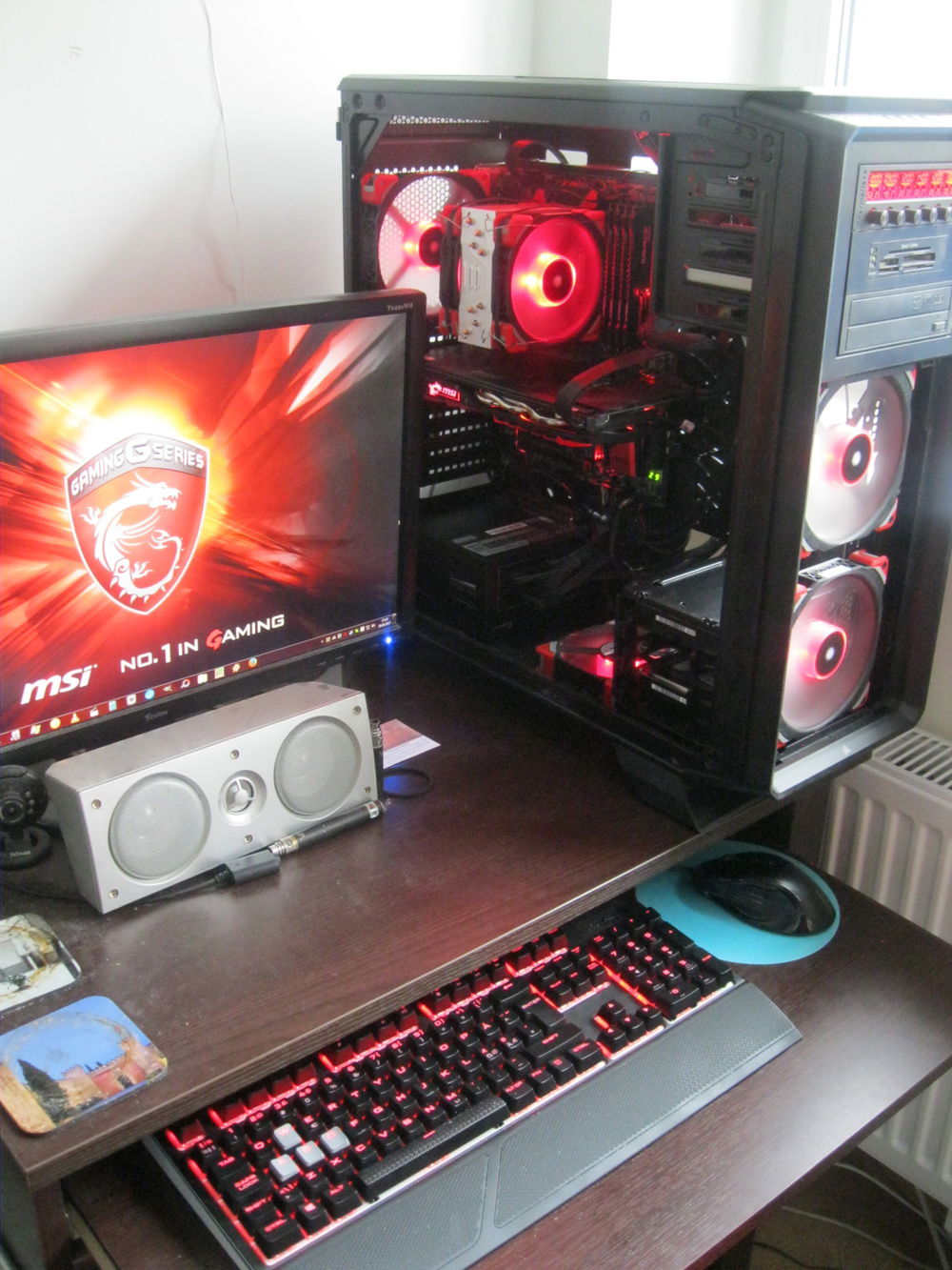 Rare image of system running without front and side panel.