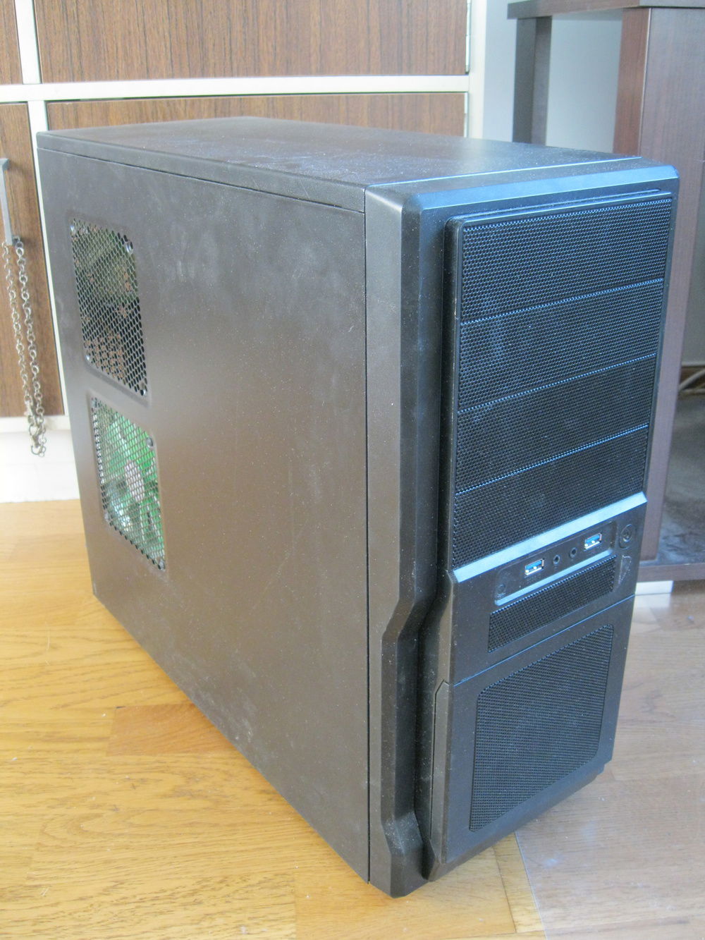 AMD build in a Chieftec case.