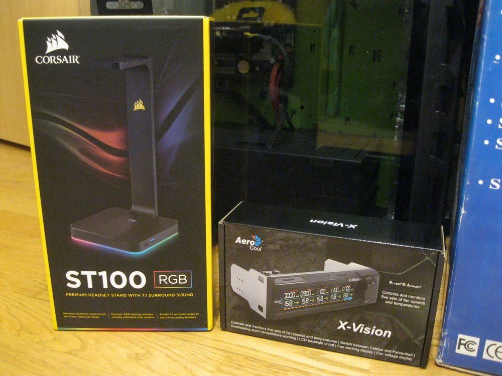 New Aerocool X-Vision fan controller. Headset stand is for Skylake build.