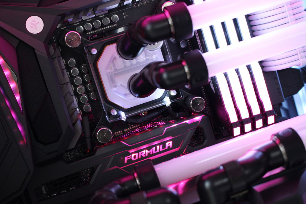 Picture after just finishing the build (but still with the Maximus VII Formula) v1.0