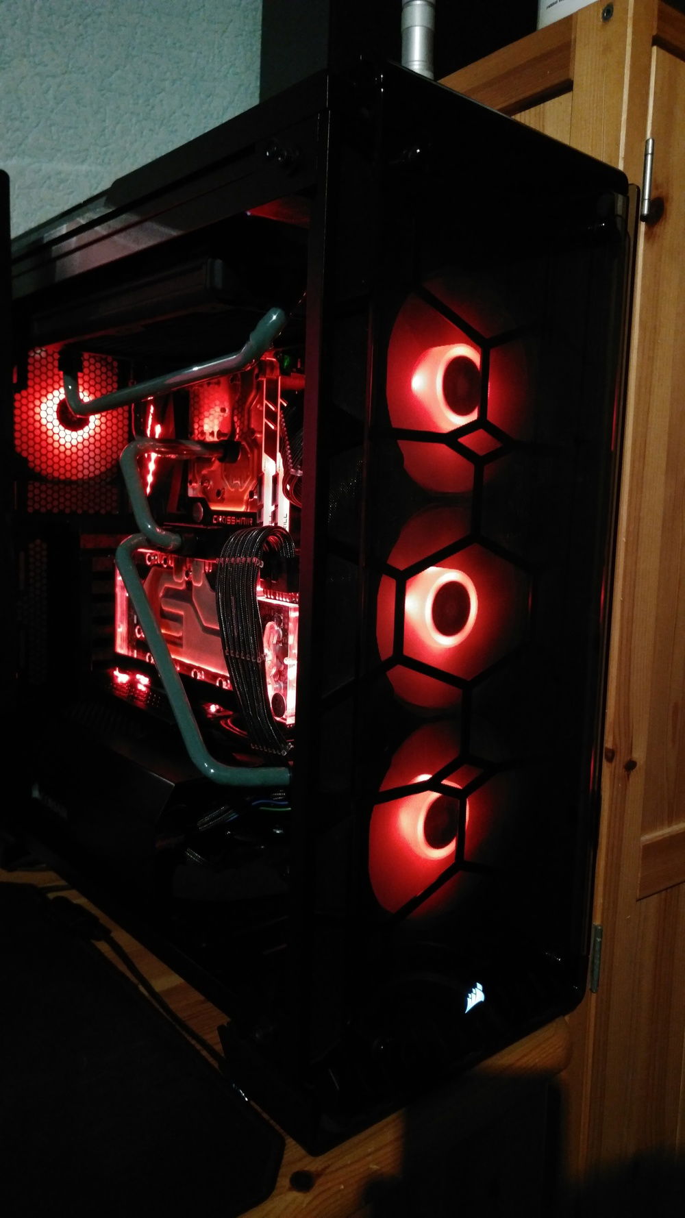 The tower, simple as that. (no side panel on the picture)