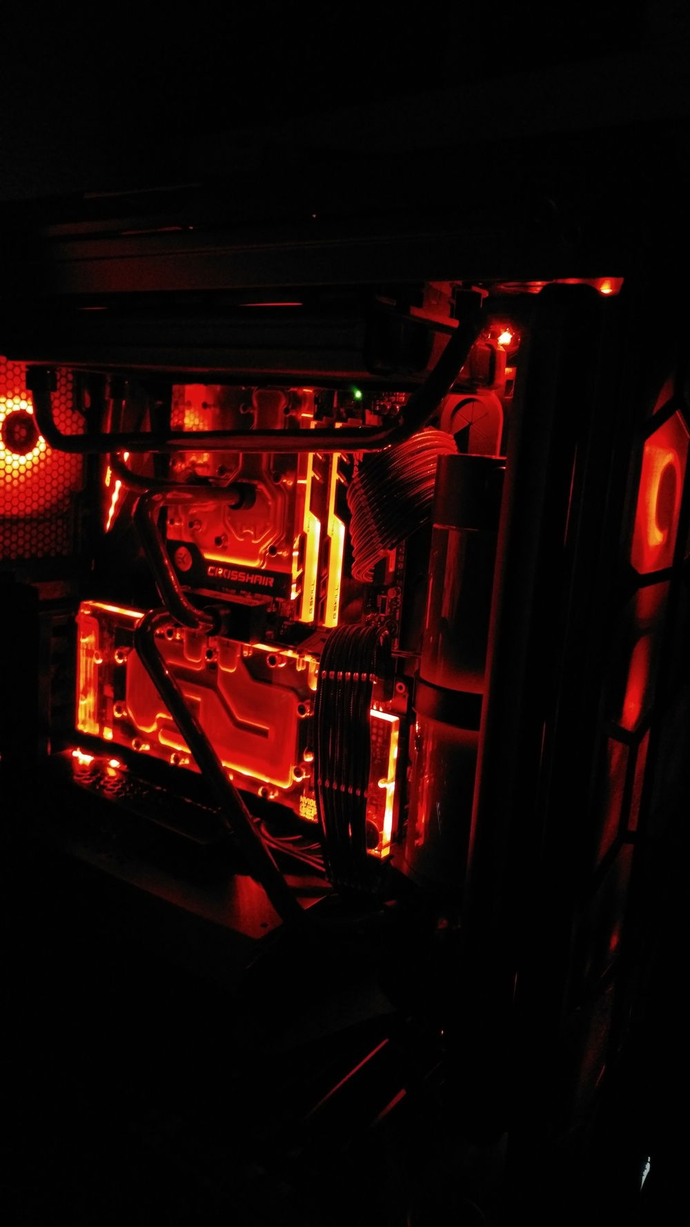 It gets bright in there ! (no side panel on the picture)