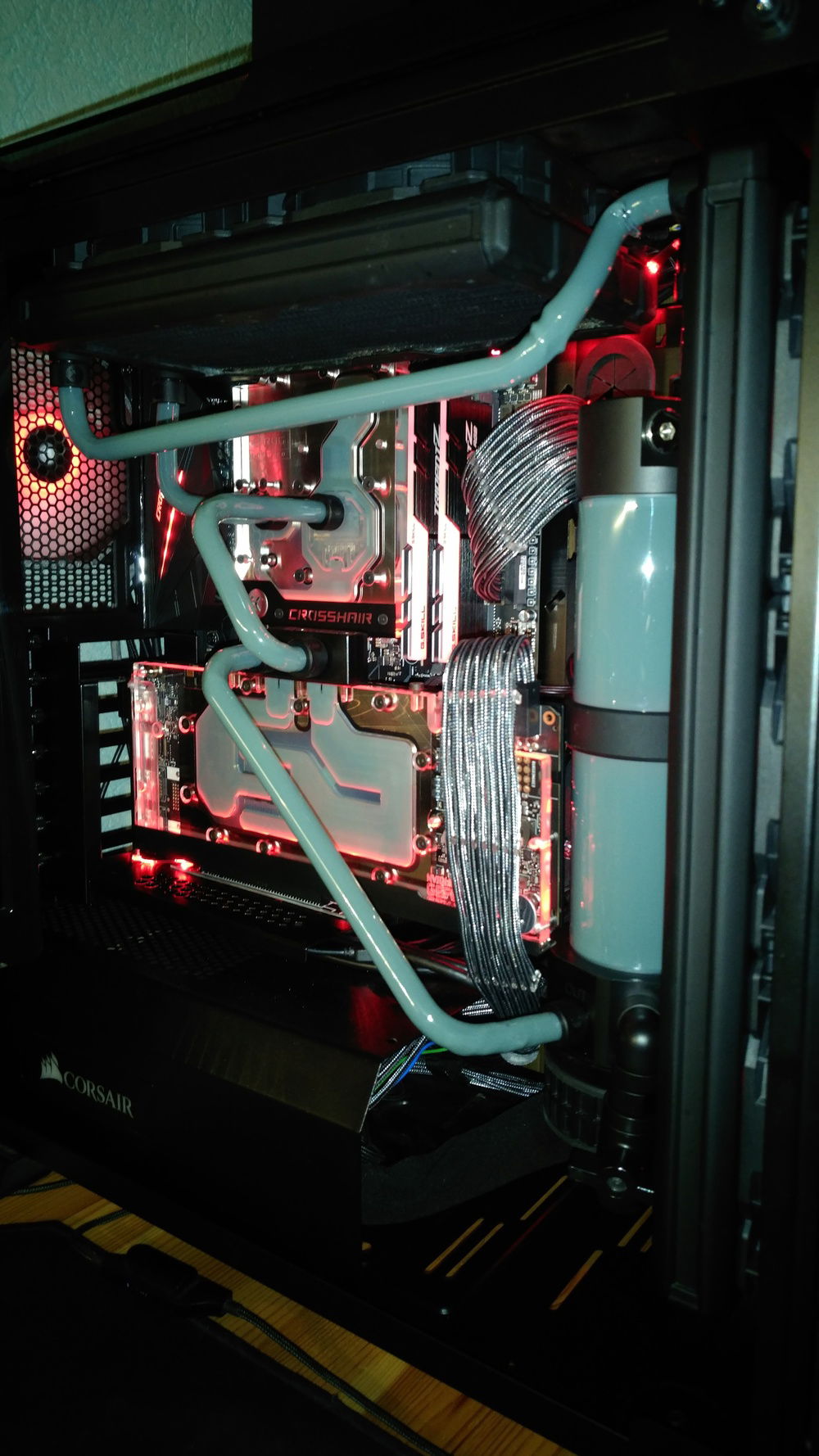 The insides of the beast ! (no side panel on the picture)