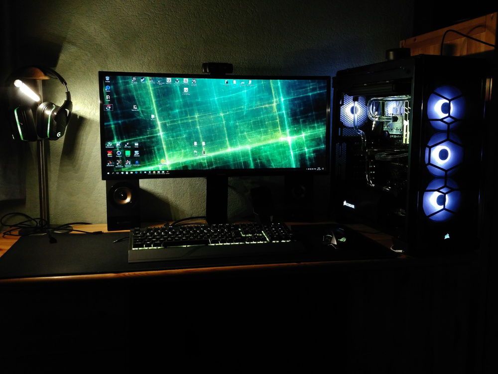 Version 2.0 of the build (January 2018) adding the cables and watercooling loop.