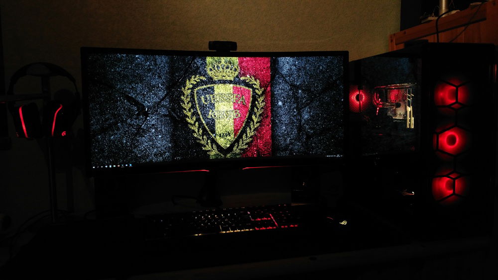Version 2.1 of the build (June 2018) swapping the screen. The colors of Belgium for the World Cup are a perfect use of RGB in my opinion.