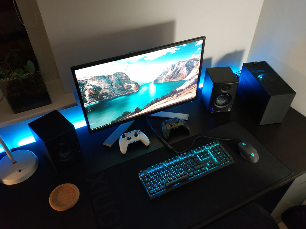 OLD PHOTO.

Humble gaming corner...