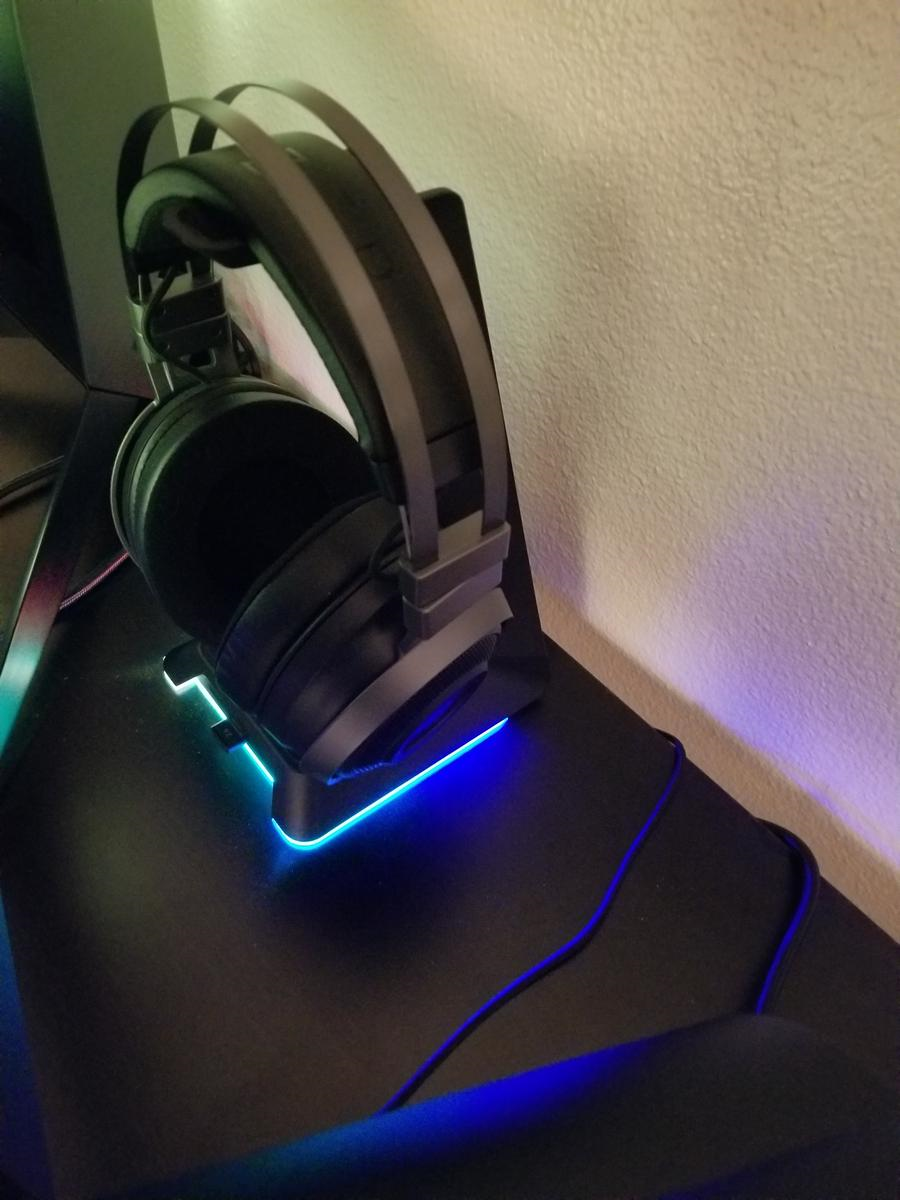 Razer Nari Ultimate Wireless Headset with haptic feedback, & Razer Chroma Base Station