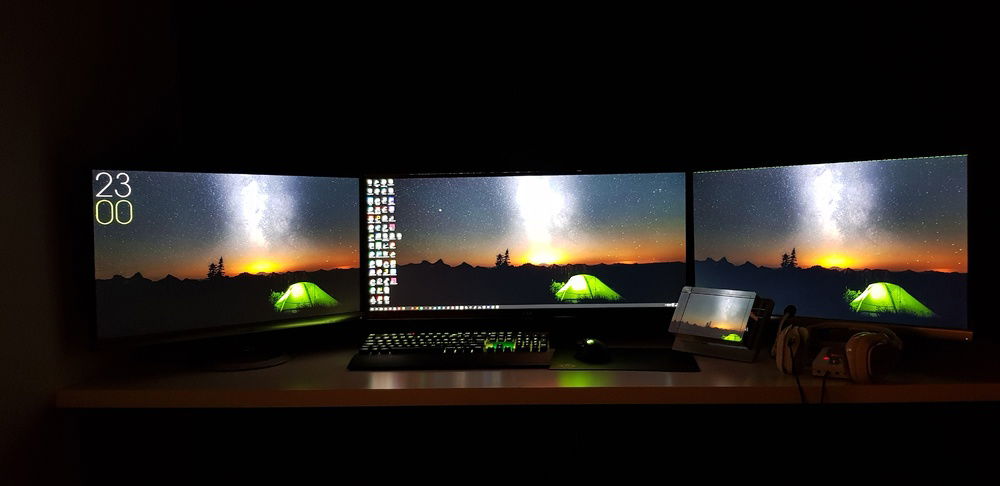 Tripple monitor + lookinglass monitor
