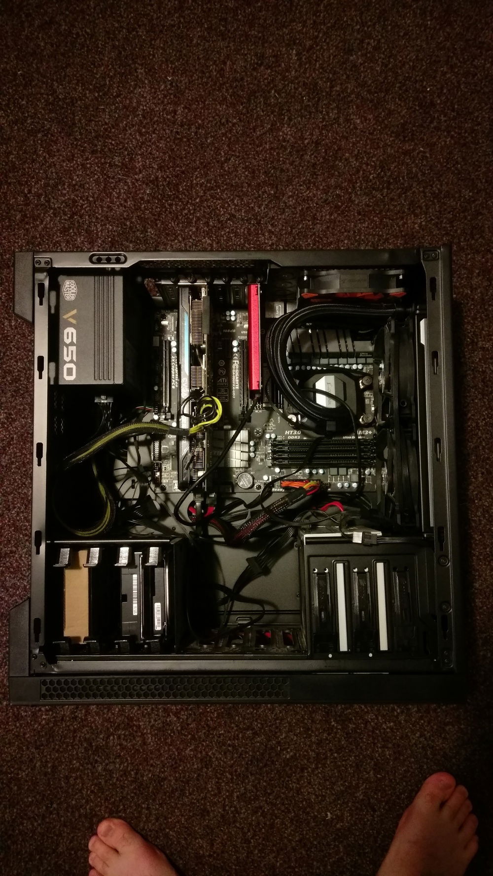 Le gutz. Le lack of clean cable management....