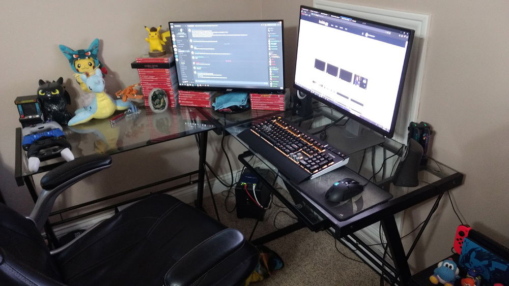 This is my desk to complete it