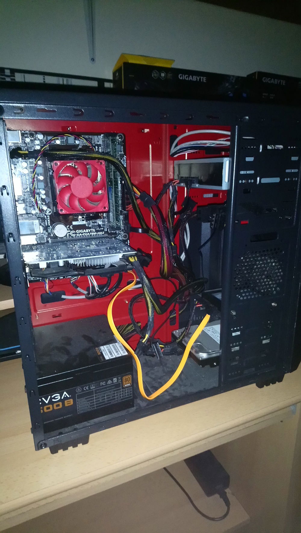 Dust, dust, more dust and... Dust, and zero cable management.