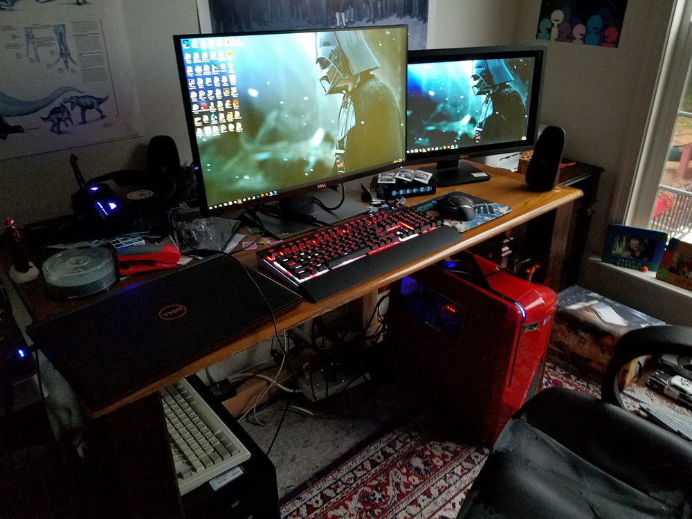 A picture taken on my old phone back when the camera was still kinda fucked up and when I gave up even more than now about tidiness