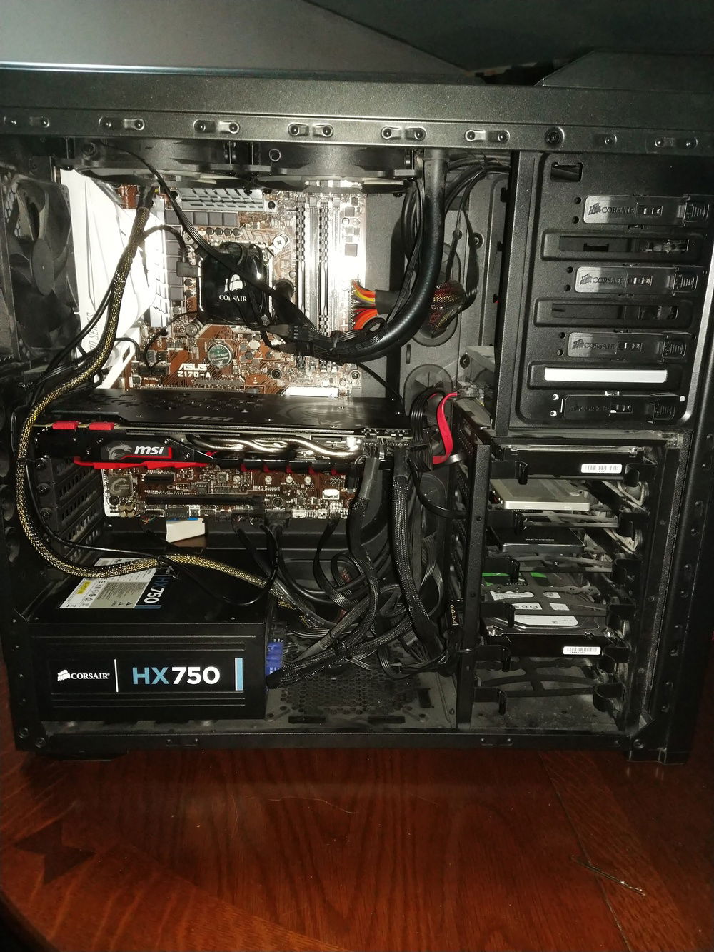 Insides 2019 (I suck at cable management + old corsair h100i has wires everywhere)