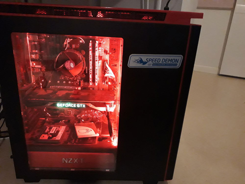 Don't mind the free-floating ssd at the bottom.