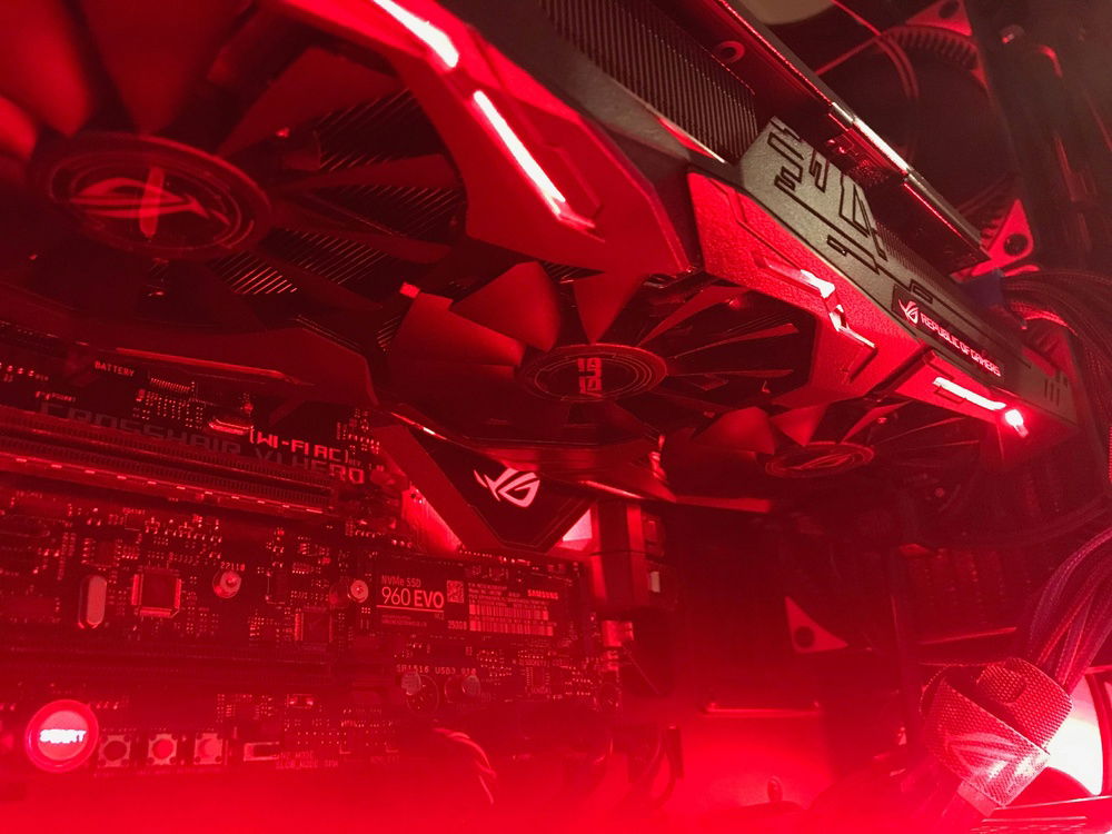 Oh. My. Goodness. These ROG Strix cards are blooming beautiful!! I love how the RGB strip gave it a red glow at the bottom too, even on my potato camera (Phone cam :D)