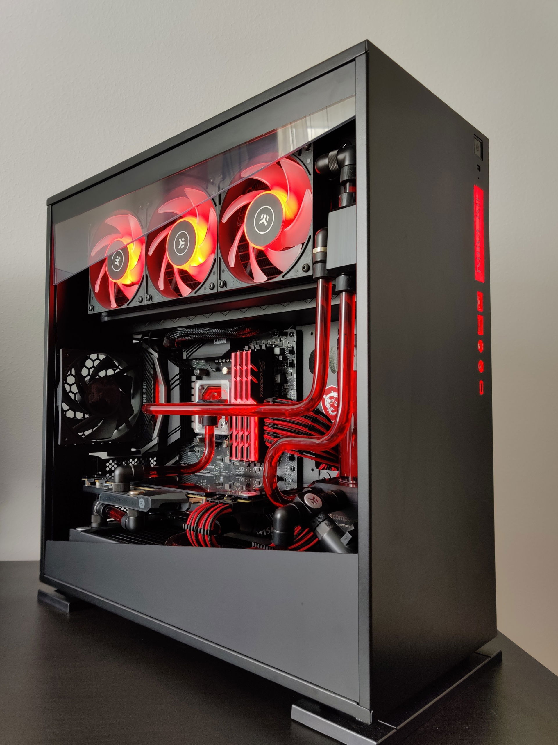 Hardtubed InWin 303c Custom Loop » builds.gg