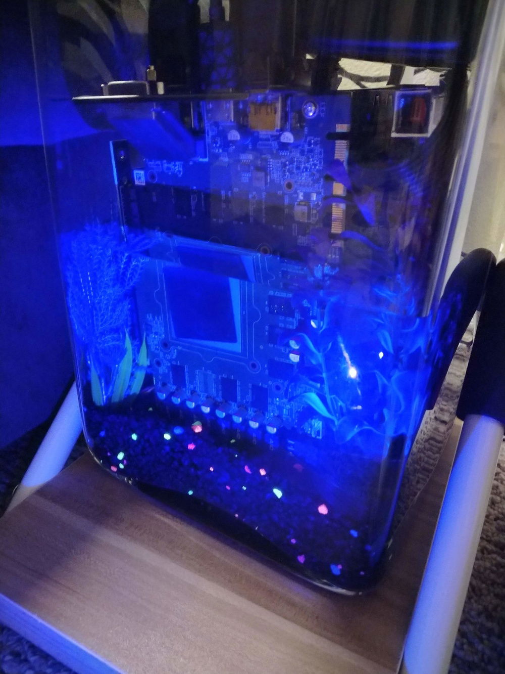 Gravel glows under UV light