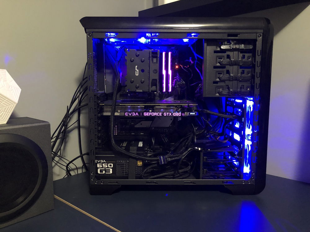 Unfortunately I was still waiting for the pre-ordered Define R6 to arrive, so I had to dig out an old Rosewill case to support the FTW3.