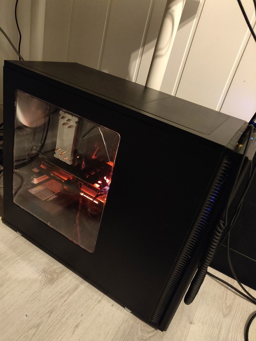 That crack on the glass panel tho :/